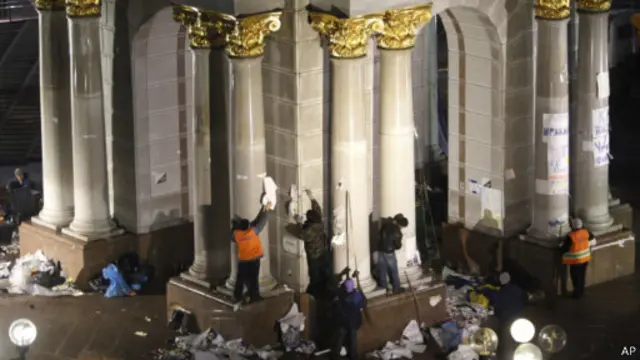 Сходи стели Незалежності раніше служили сценою для мітингувальників