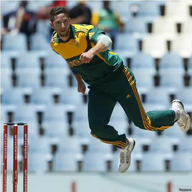 جنوبی افریقہ نے اس میچ کے لیے ٹیم میں تین تبدیلیاں کیں اور فاسٹ بولر وین پارنل کو بھی کھلایا گیا۔