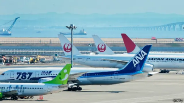 日航和全日空飞机（2013年1月31日档案图片）