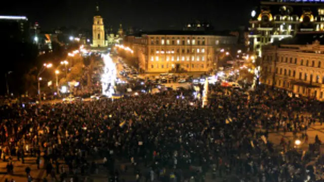 මෙම උද්ඝෝෂණය පැවැත්වෙන්නේ උද්ඝෝෂණ තහනම් කරමින් අධිකරණය නිකුත් කළ නියෝගයක්ද නොතකා හරිමින්