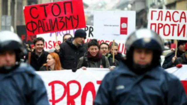 Сотни людей вышли на улицы Загреба в субботу в знак протеста против запрета лгбт браков