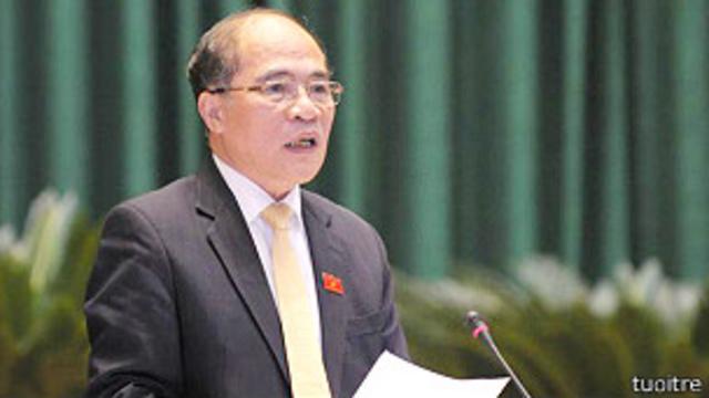 Chủ tịch Quốc hội Nguyễn Sinh Hùng nói có thể bỏ sổ hộ khẩu trong tương lai