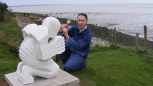 “祈祷者”的雕塑