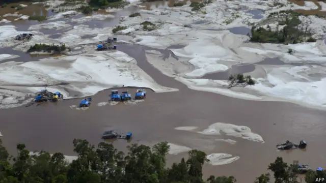 इंडोनेशिया में सोने का उत्खनन