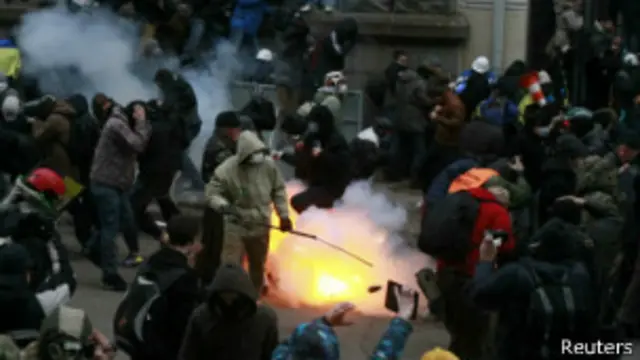 В результате столкновений десятки человек получили ранения