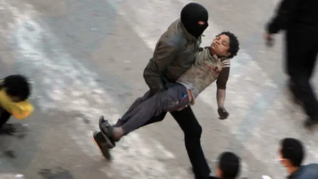 اشتباكات في الأسكندرية والقاهرة بين محتجين وقوات الشرطة.