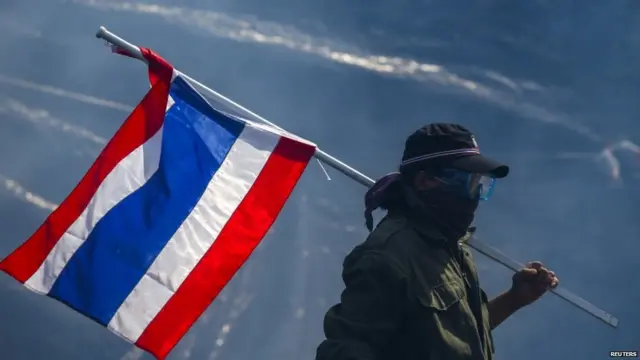 Thủ tướng Thái Lan Yingluck Shinawatra bác bỏ yêu sách của người biểu tình muốn bà từ chức.