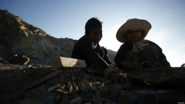 Anak pengumpul batu di Kamboja, Samrang Pring
