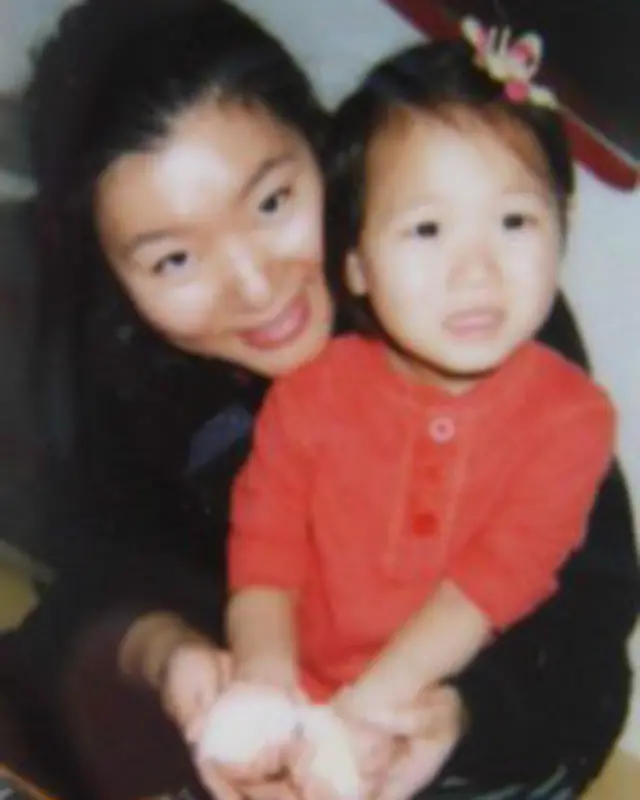 Пані Ґе розповідає, що як єдина дитина вона не могла самостійно приймати рішення