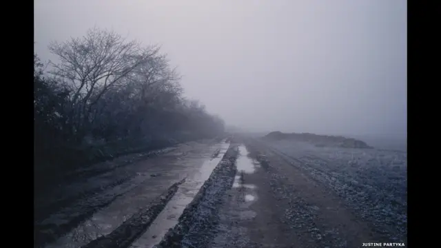 معرض "بعين يقظة" بلندن يعرض أعمال لثلاثة مصورين، ويفتح أبوابه حتى الواحد والعشرين من ديسمبر/ كانون الأول. 