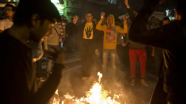 ملک میں نئے آئین پر جنوری میں ریفرینڈم کرائے جانے کی امید کی جا رہی ہے۔