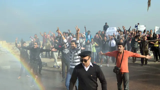 ان مظاہروں میں اخوان المسلمین کے کارکنوں کے علاوہ اب ترقی پسند طبقے اور یونیورسٹی کے طلبہ بھی شامل ہو رہے ہیں۔