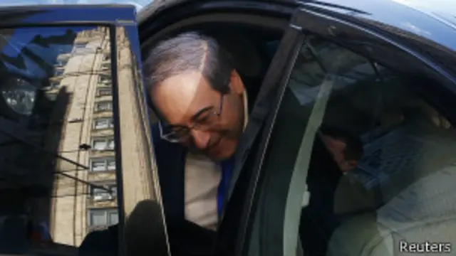 قال المقداد إن نقل المواد الكيمياوية في سيارات عادية يعطي فرصة لـ"الإرهابيين" للهجوم عليها