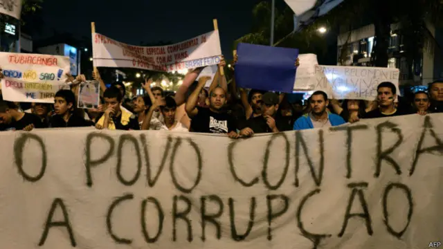 Protesto contra corrupção em 2013: para ONG, mobilização popular e ação judicial efetiva são pontos positivos no país 