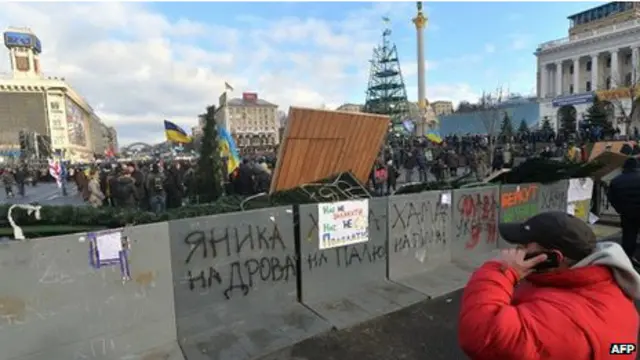 Các tòa nhà chính phủ Ukraine bị phong tỏa