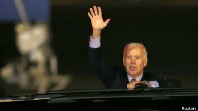 拜登在东京机场