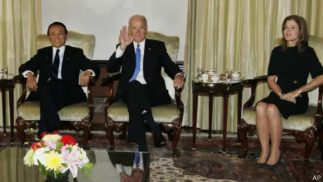 美國副總統拜登與日本副首相麻生太郎和美國駐日本大使肯尼迪女士(03/12/2013)