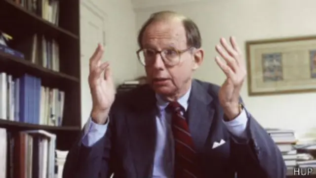 Коррупция, по мнению социолога Сэмюэля Хантингтона, не является абсолютным злом, поскольку иногда предохраняет общество от еще большего зла