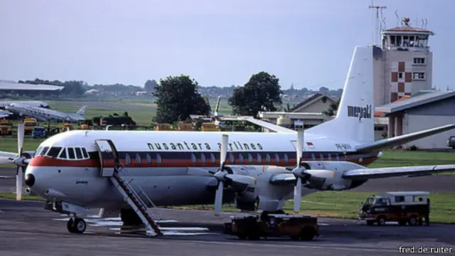 Menara lalu lintas bandar Kemayoran ketika masih berfungsi.