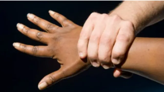 英國慈善機構婦女援助估計，過去一年有超過120萬婦女遭受家庭暴力。