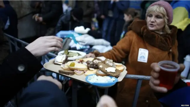 Намойишчилар ўз талбалари бажарилмагунга қадар майдонда қолишларини айтмоқдалар. 