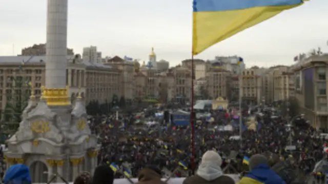 اعتذر ازاروف امام البرلمان عن استخدام القوة ضد المتظاهرين.