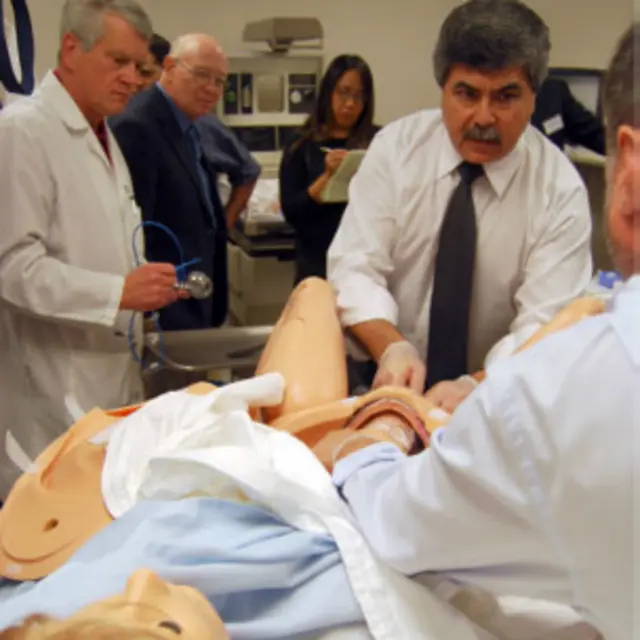 जॉर्ज ओडोम ने डेस मोइंस यूनिवर्सिटी में इस उपकरण का प्रदर्शन किया. 