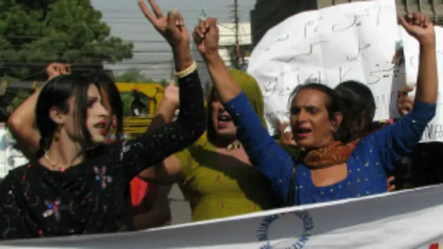 خواجہ سراؤں کو ووٹ کا حق بھی دے دیا گیا تھا