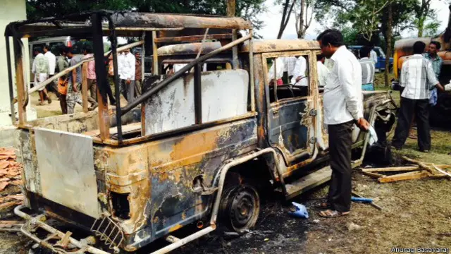 बांदीपुर बाघ अभयारण्य क्षेत्र के आसपास के गाँव वालों ने प्रोजेक्ट टाइगर अभियान की जीप को फूंका