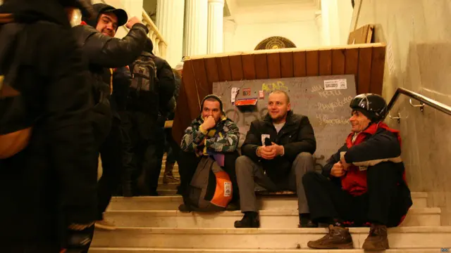 Большинство посетителей приходят сюда, чтобы посмотреть на "завоевания революции", поспать или просто погреться.