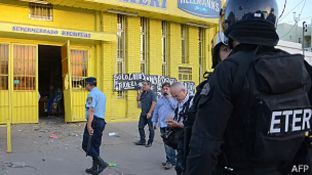 policia patrulla calles de Córdoba