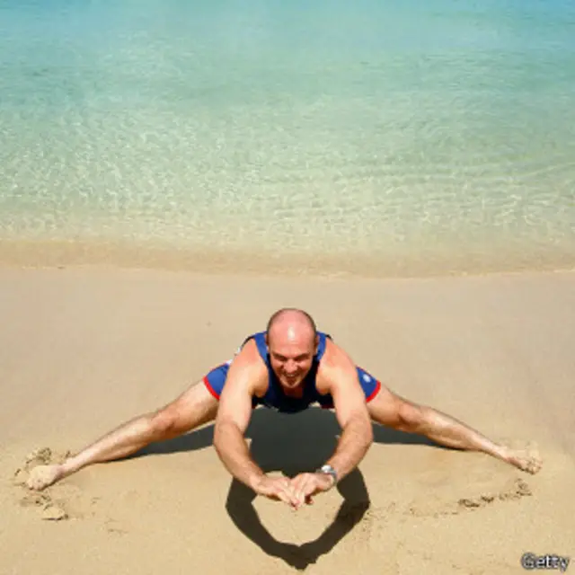 Estirándose en la playa