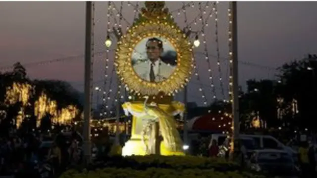 ထိုင်းပြည်သူတွေ အထူး ကြည်ညို လေးစားကြတဲ့ ဘုရင် ဘူမိဘော သက်တော် ၈၆နှစ်ပြည့်