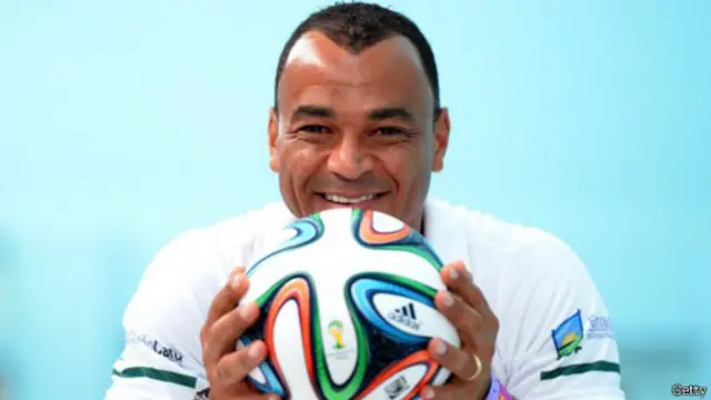 Legenda sepak bola Brasil, Cafu, akan ikut berperan dalam undian.