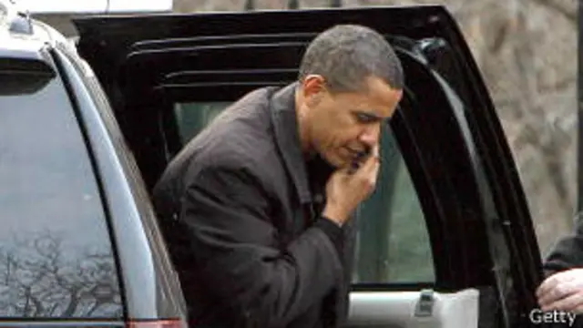 دونوں بیٹیاں ساشا اور مالیا کے پاس آئی فون ہیں اور وہ گھنٹوں اسے استعمال کرتی ہیں: اوباما