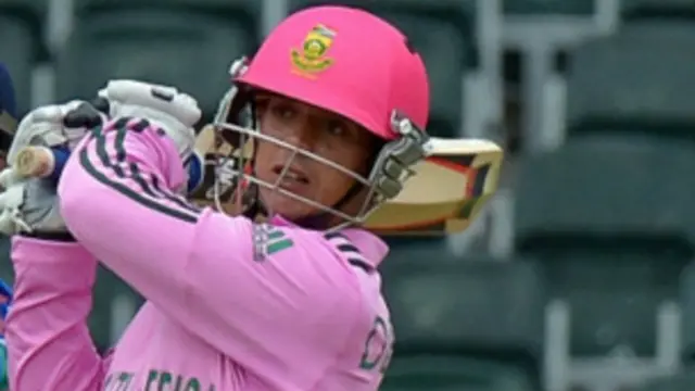 کونٹن ڈی کاک نے شاندار بلے بازی کا مظاہرہ کرتے ہوئے 135 رنز بنائے اور مین آف دا میچ کے مستحق ٹھہرے