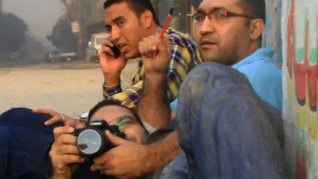 څلور بهرني خبريالان د وسايلو، پېسو او د غلطو اوازو په خپرولو تورن دي