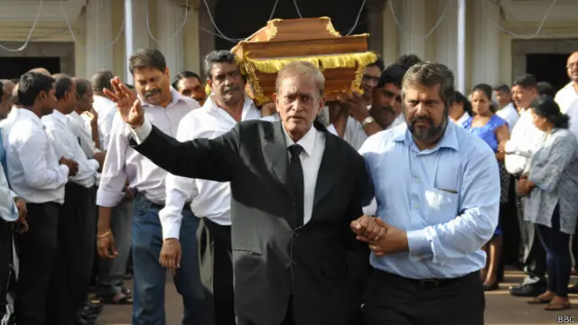 मातियास के परिवार वालीं की अंत्येष्टि