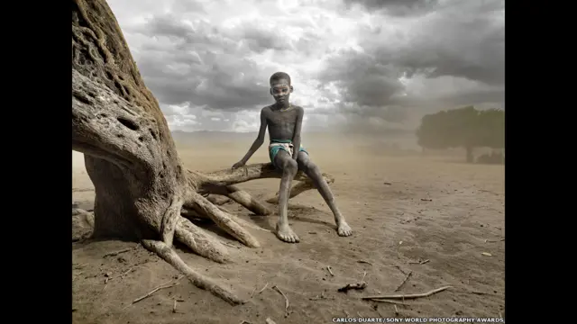کارلوس دوآرت نے ایتھوپیا کی وادی اومو کی یہ تصویر بھیجی ہے۔ اس کا نام ’آربور سینڈ سٹورم‘ ہے۔