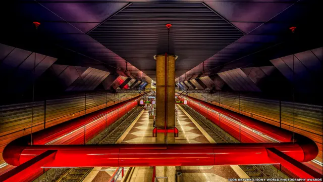 تعمیرات کے زمرے میں جرمنی کے علاقے ڈوئسبرگ کے ایک سب وے سٹیشن کی یہ تصویر ہولگر شمیڈ نے بھیجی۔