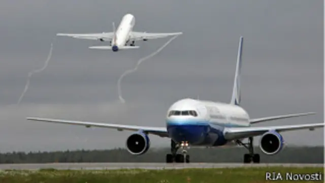 два самолета