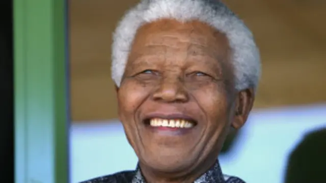 बिल क्लिंटन ने उन्हें इंसानी मर्यादा और आज़ादी के लिए लड़ने वाला चैंपियन बताया है. 