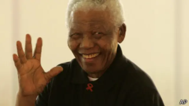 عہدۂ صدارت چھوڑنے کے بعد منڈیلا نے ایچ آئی وی/ ایڈز، محفوظ جنسی تعلقات، اور مریض کے لیے زیادہ بہتر علاج پر زیادہ تحقیق کے لیے جدوجہد شروع کر دی۔