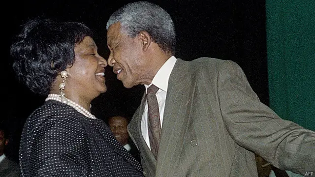 Nelson Mandela y su esposa Winnie