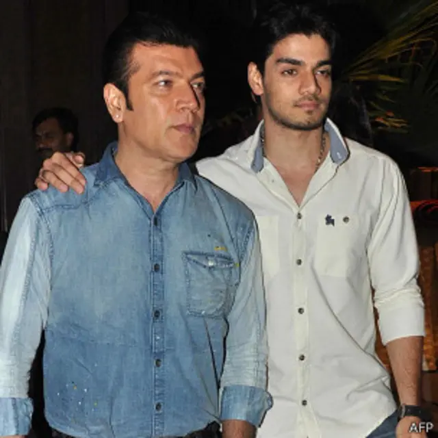 आदित्य पंचोली बेटे सूरज के साथ