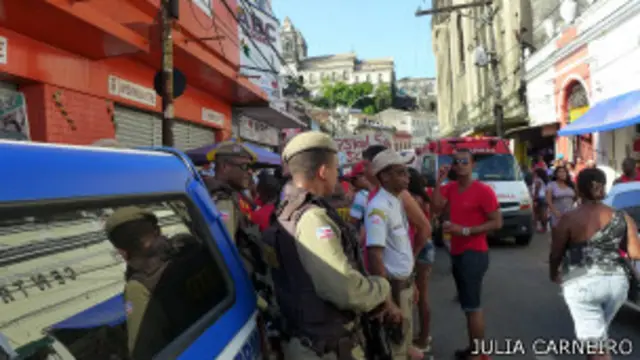 Polícia no pelourinho. Foto: Julia Carneiro/BBC Brasil