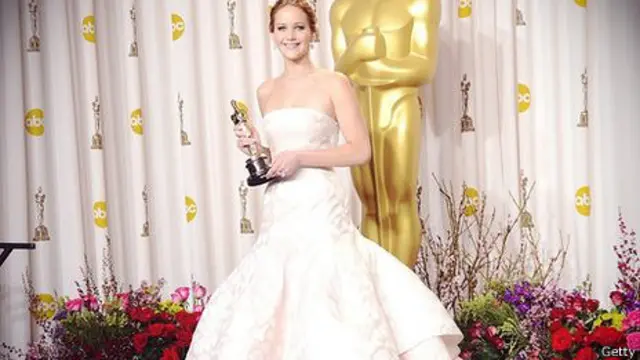 جینیفر لارنس نے آسکر کی تقریب میں جو لباس پہنا تھا اس کے لیے انھیں یہ خطاب ملا