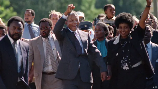 英媒讚揚曼德拉是「信念、希望與博愛的象徵」。