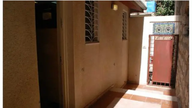 美容院的门很隐秘。