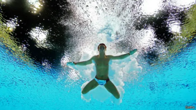 汤姆:“人们会有自己的看法，人们会把它当成个大事儿。这是个大事儿吗？我认为不是”。